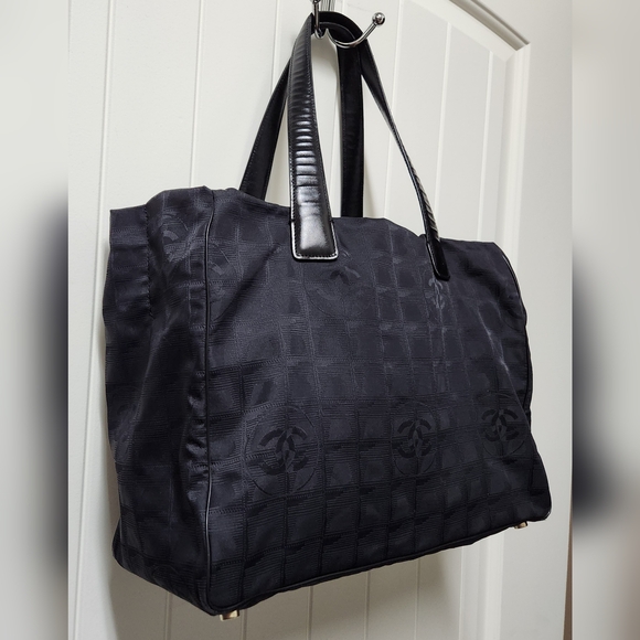 CHANEL MM Travel Tote in Black Nylon #8373922 SALE SALE SALE SALE - Picture 1 of 16